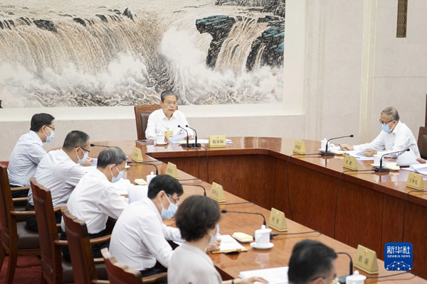 趙樂際主持十四屆全國人大常委會第六次委員長會議