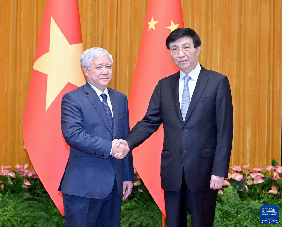 王滬寧會見越南祖國陣線中央委員會主席杜文戰(zhàn)
