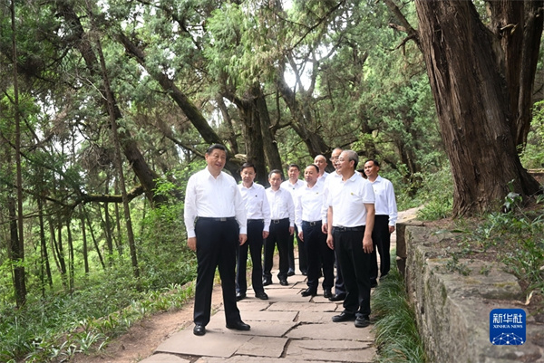習(xí)近平：推動(dòng)新時(shí)代治蜀興川再上新臺(tái)階 奮力譜寫(xiě)中國(guó)式現(xiàn)代化四川新篇章