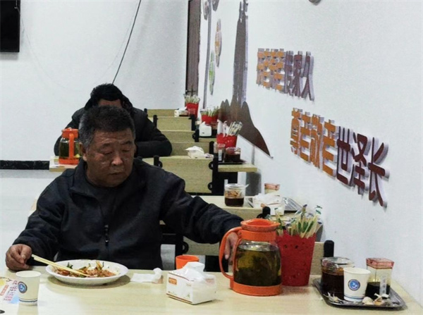 擔(dān)任民意“傳聲筒” 做好社會“潤滑劑”