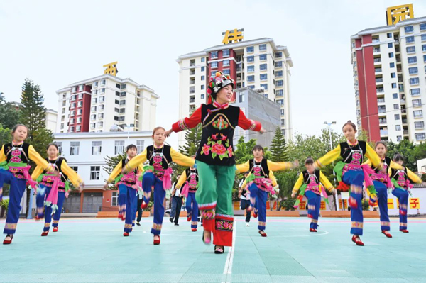 魯麗華: 讓“彝族跳菜”走進(jìn)千家萬戶