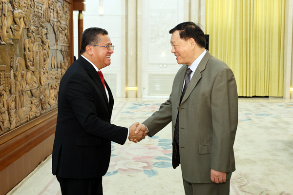 全國(guó)人大外事委員會(huì)主任委員婁勤儉主持同哥斯達(dá)黎加立法大會(huì)國(guó)際關(guān)系和對(duì)外貿(mào)易委員會(huì)代表團(tuán)工作會(huì)談